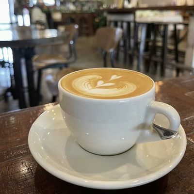 Cappuccino con crema schiumosa con 2-4% di proteine a standard elevati